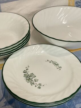 Corelle Calloway set of 9 pieces. Vintage pattern.